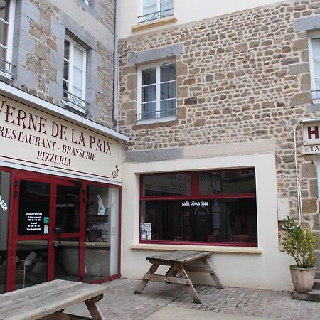Taverne De La Paix La Ferte-Mace 外观 照片