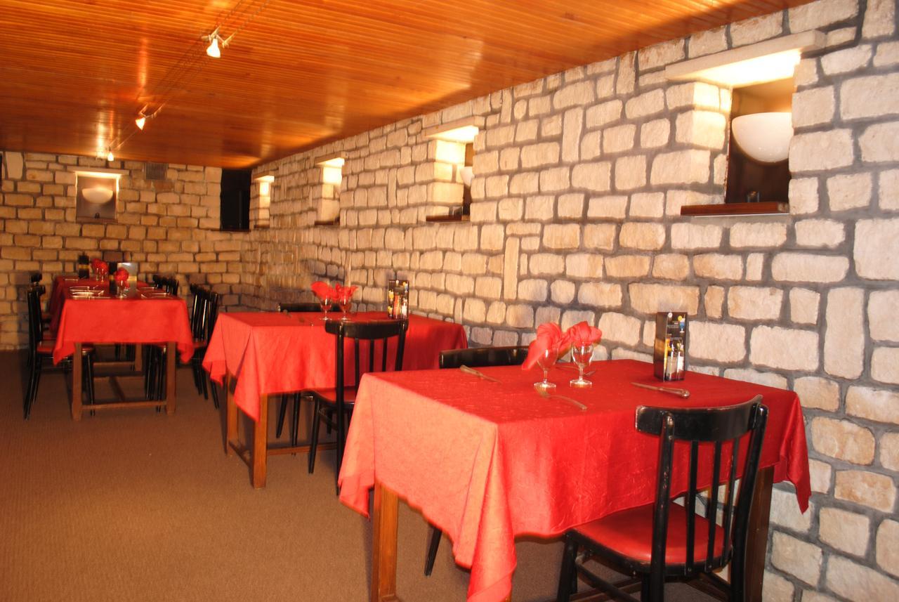 Taverne De La Paix La Ferte-Mace 外观 照片